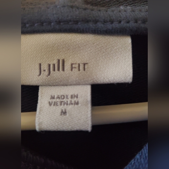 J Jill Fit Periwinkle short sleeve hoodie w/ kangaroo pocket.   Size M. - Picture 5 of 8